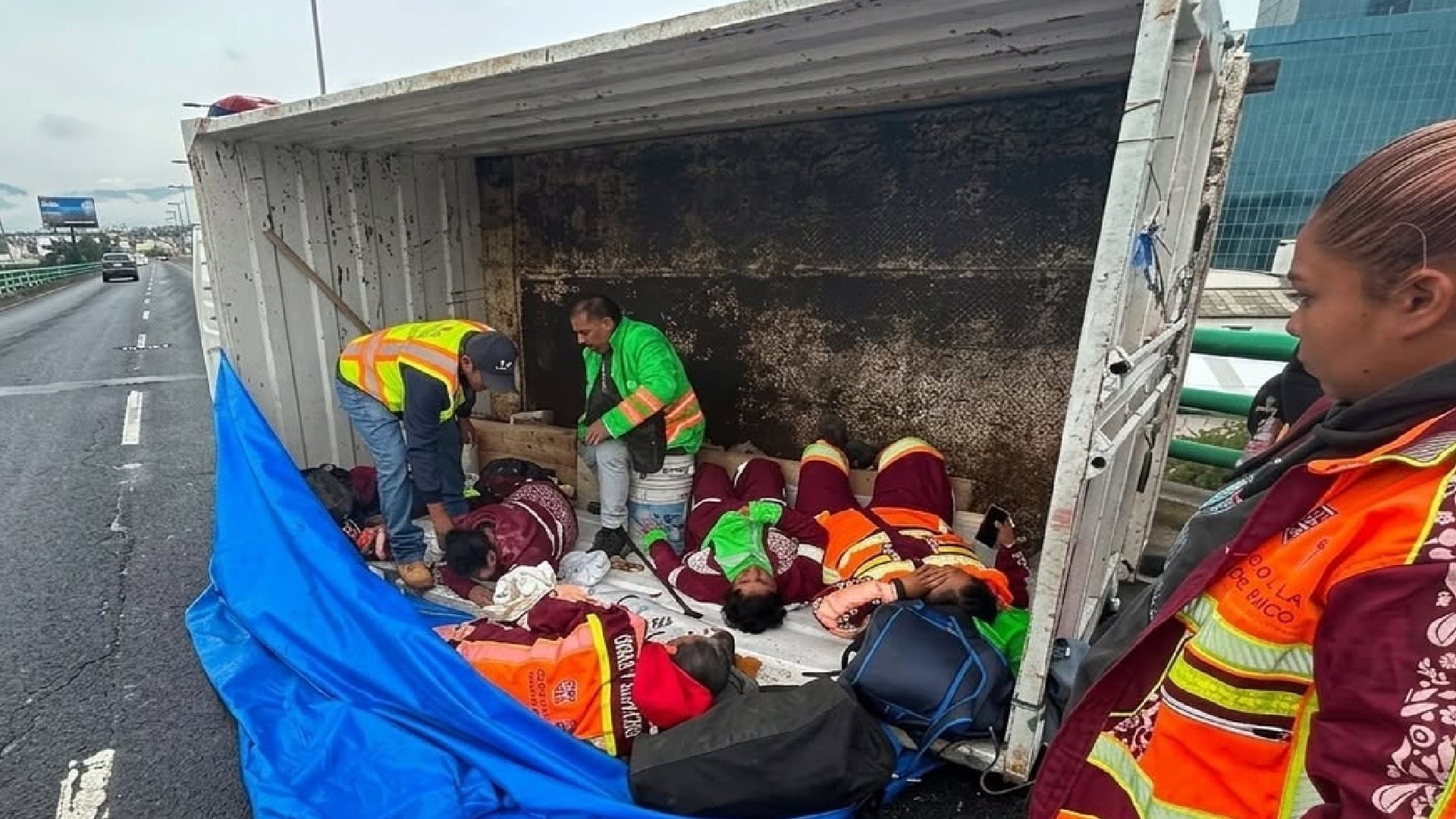 Accidente segundo piso trabajadores CDMX (Paty Urriza/FB)