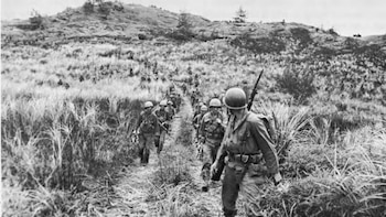La historia de la sangrienta batalla que cambió la guerra del Pacífico y el japonés que tardó 28 años en rendirse