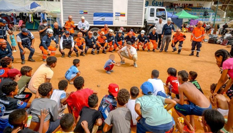 La misión humanitaria de El Salvador en Venezuela incorporó apoyo emocional para las familias afectadas por los terremotos de magnitud 7.2 y 7.5 en La Guaira. (Cortesía: Secretaría de Prensa)
