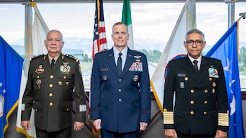 Los secretarios de la Marina