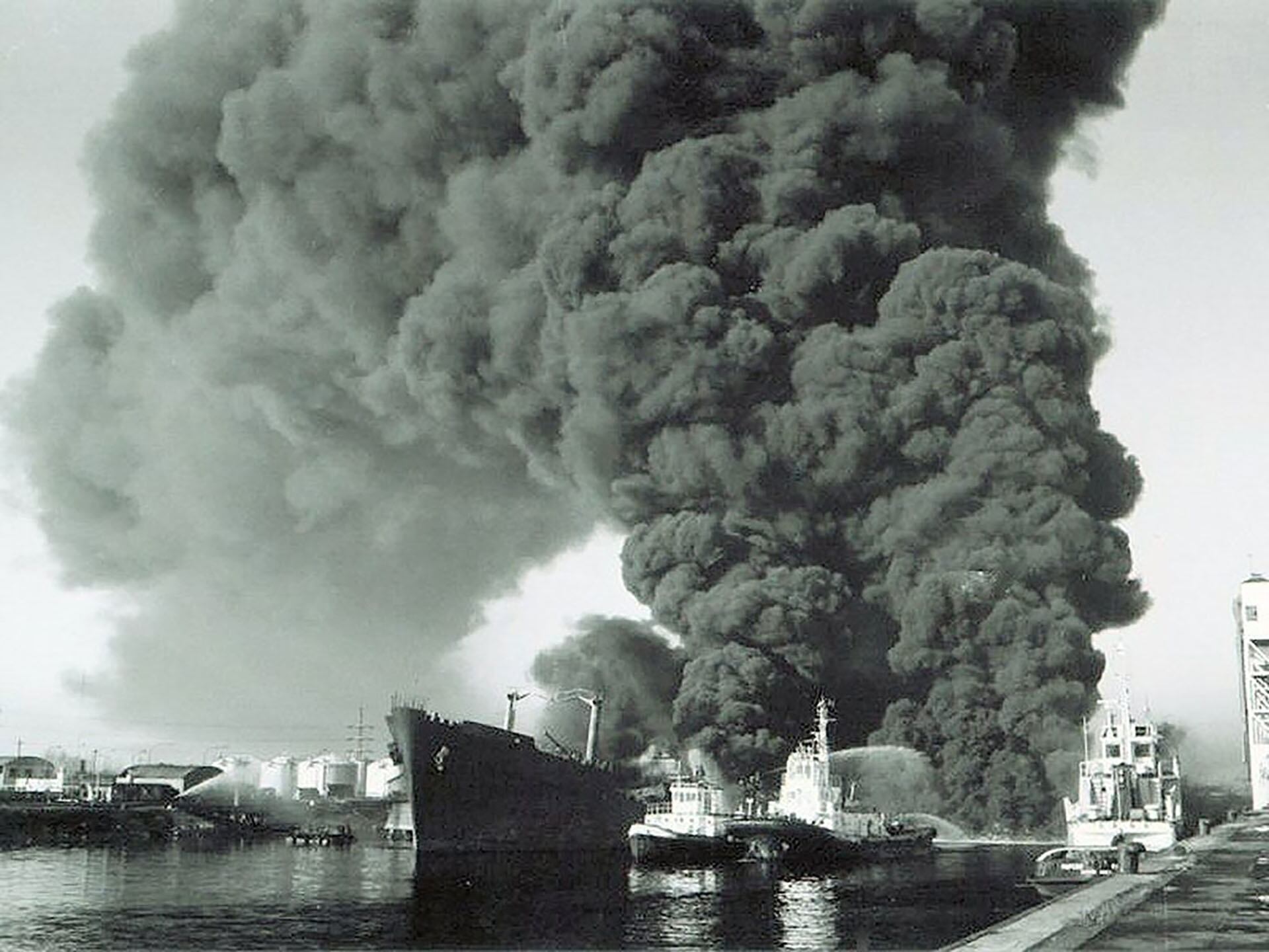 El buque petrolero de YPF