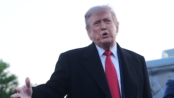 Pese al intercambio de ataques en Ormuz, Trump afirmó que continúa negociando con Irán: “Ellos desean el acuerdo más que yo”
