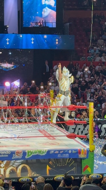 Místico y Natalia Jiménez reviven “Me Muero” en la Arena México