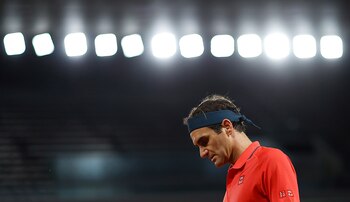 PRoger Federer durante el partido contra Dominik Koepfer, este sábado. EFE/EPA/IAN LANGSDON