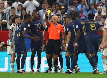 Revelaron las cifras que podrían embolsar los árbitros en el Mundial (REUTERS/Kai Pfaffenbach)