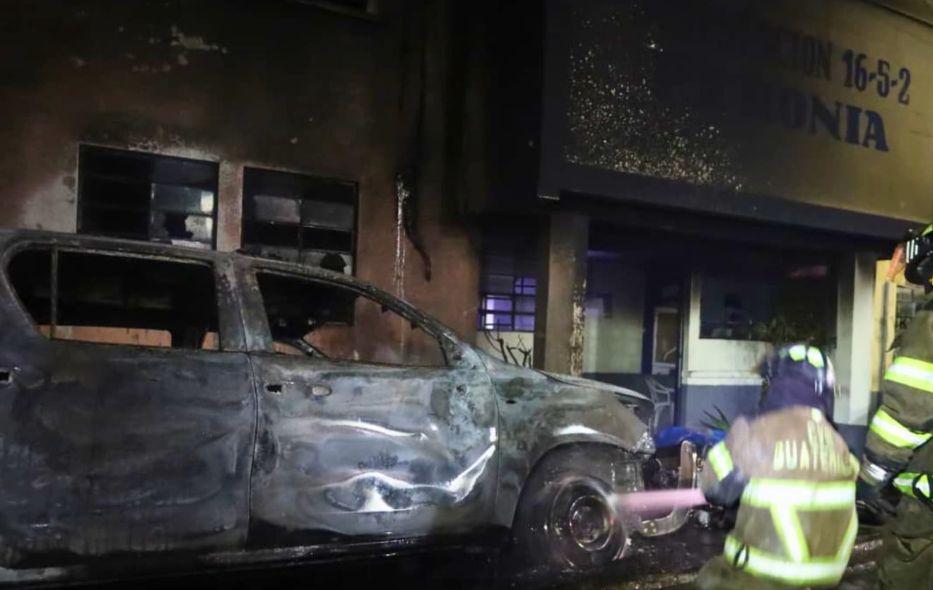 La PNC atribuyó la quema de la subestación a estructuras del crimen organizado que manipularon el malestar social. (Bomberos Voluntarios)