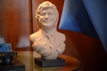 El busto del Presidente en