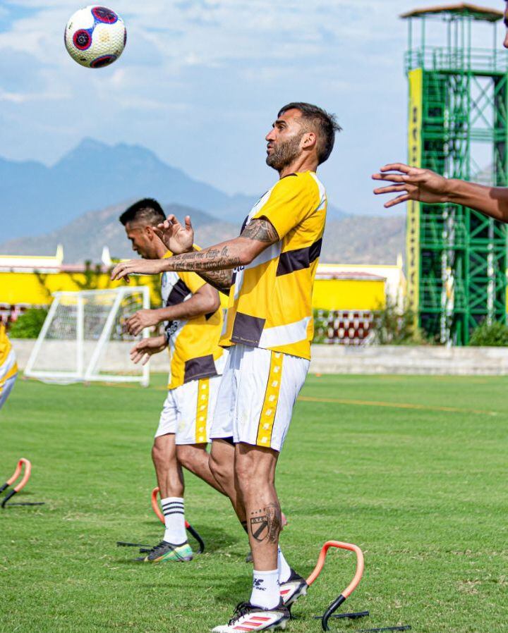 La llegada de Míguez a Chongoyape se produjo después de una primera mitad de temporada activa en FC Cajamarca. Su versatilidad defensiva aparece como uno de sus principales atributos. (Juan Pablo II College)
