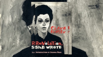 Portada de un libro con un retrato femenino en escala de grises y texto rojo y blanco sobre un fondo gris desenfocado.