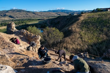 Voluntarios durante labores de excavación en el Castillo de Uceda en Guadalajara (Arqueología UAH)