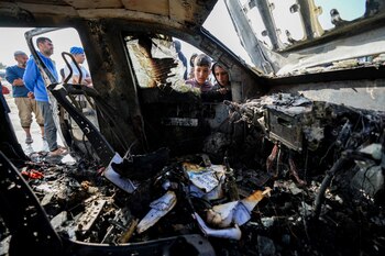 El lugar donde murieron trabajadores de World Central Kitchen en Deir al-Balah, Franja de Gaza (AP Foto/Abdel Kareem Hana)