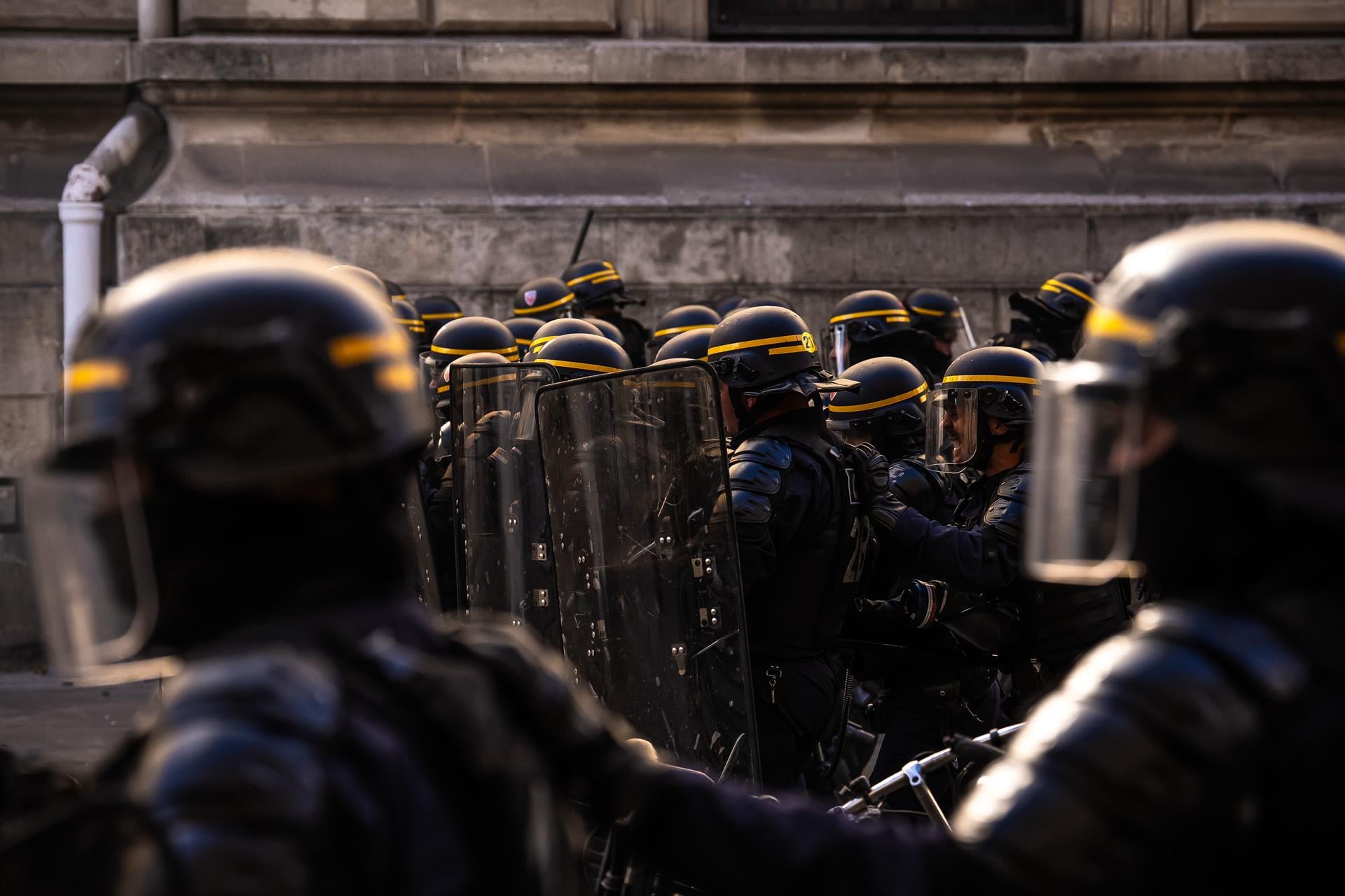 Francia desplegará 70.000 agentes para controlar las manifestaciones: "Seremos inflexibles con los vándalos"