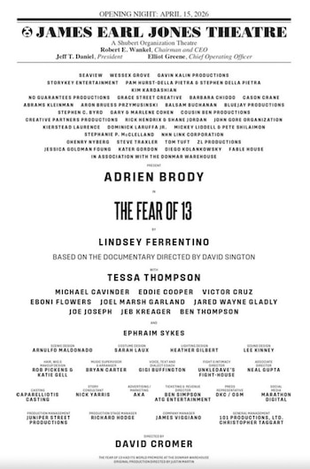 Cartel de teatro para "The Fear of 13" en el James Earl Jones Theatre, con el nombre de Adrien Brody en grande y una lista de créditos de producción