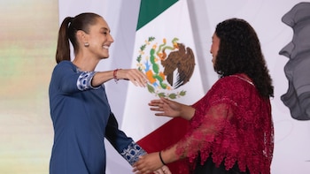 Descalza y con falda: ella es Yolett Cervantes ganadora del boleto 0001 para la inauguración del Mundial 2026