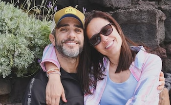 Roberto Leal junto a su