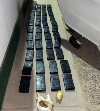 Múltiples paquetes de cocaína incautados