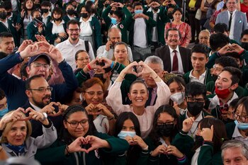 Claudia Sheinbaum durante una reunión