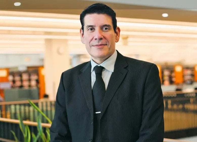 Mauricio Gaona, hijo del magistrado Manuel Gaona Cruz, mantiene viva la memoria de su padre y su legado por la justicia. - crédito @mauriciomatri / X