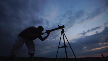 Los medios se vuelcan con el eclipse con programaciones especiales con análisis, directos y entrevistas