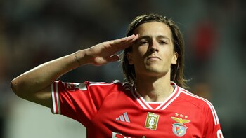 Álvaro Carreras firma por el