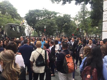 Los periodistas, en las puertas