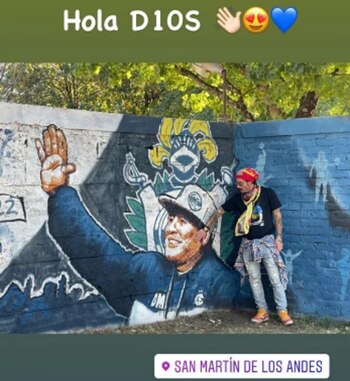 "Hola D10s", escribió Osvaldo junto
