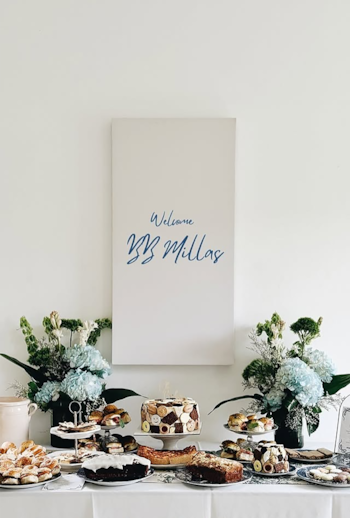 La mesa principal junto a