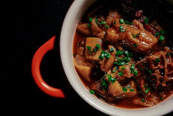 Guiso de callos, pata y