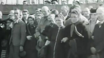 Civiles alemanes visitan el campo