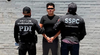 La familia criminal utilizaba cheques falsos para apropiarse de autos exclusivos en México. Crédito: FGJ-CDMX