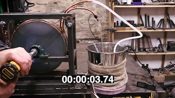 Este dispositivo magnético fabricado en un taller calienta el agua sin necesidad de electricidad
