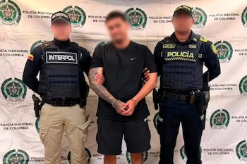 El reporte indicó que se desplazaba en varios Toyota, una motocicleta Honda y un Mercedes-Benz, mientras mantenía un dispositivo de protección con más de una docena de hombres asignados - crédito Policia Nacional