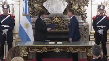 Con Adorni a su lado, Santilli juró como jefe de Gabinete: hubo fuerte presencia de gobernadores y dirigentes del PRO