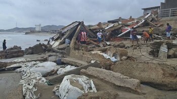 Pacífico en alerta: olas de