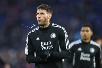 Santiago Giménez es sublíder de