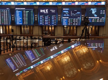 El índice paneuropeo STOXX 600 aumentó un 2,5 %, impulsado por el repunte en valores de defensa y grandes bancos en toda Europa.