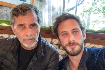 Sebastián Zurita apoya a su padre, Humberto Zurita, en el duelo de Stephanie Salas tras la muerte de Silvia Pinal (@szuritaoficial)