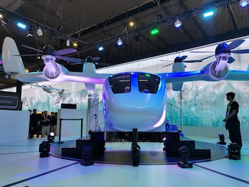 Modelo de taxi volador de SK Telecom que podría ser lanzado al mercado para el año 2025 es presentado en el Mobile World Congress de Barcelona (Foto: Sindy Valbuena/Infobae)