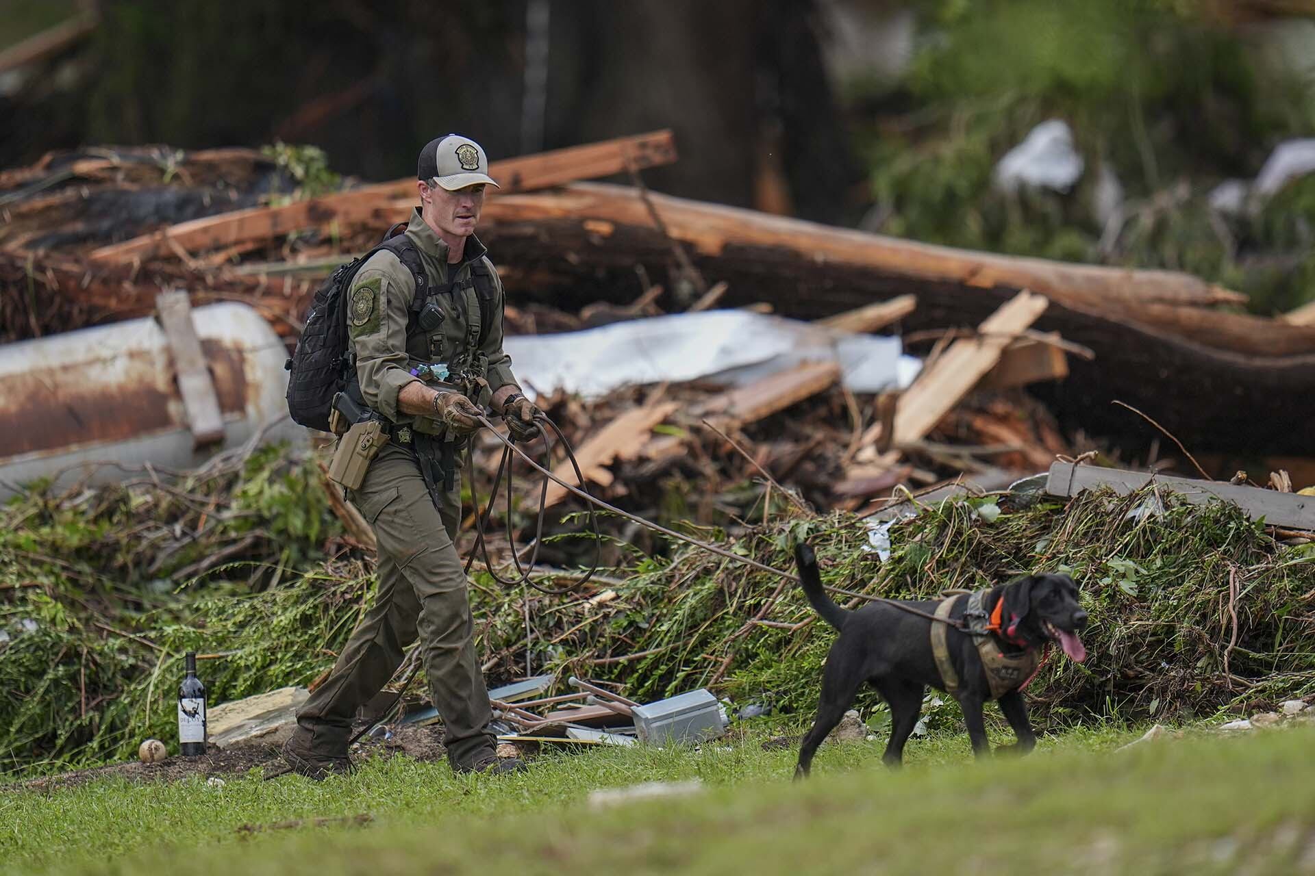 El desastre natural dejó una profunda herida en la comunidad. (AP Photo/Julio Cortez)