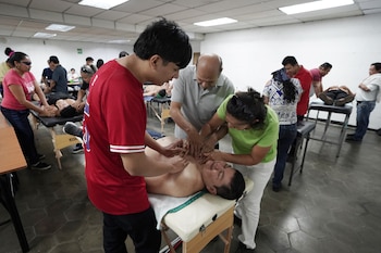 El curso, realizado en las instalaciones de la Cruz Roja Salvadoreña, benefició a 23 personas con ceguera y baja visión de diferentes zonas del país.