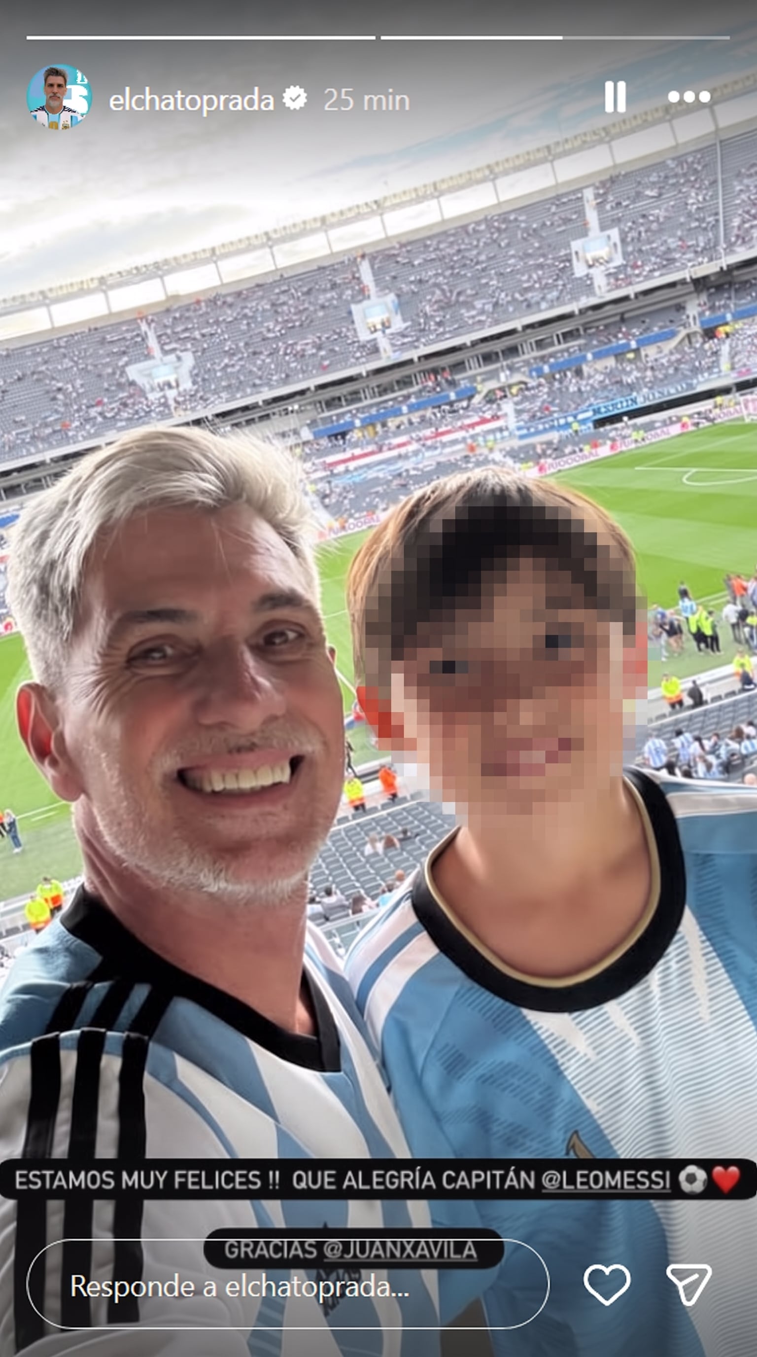 Chato Prada asistió junto a su hijo Valentín