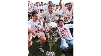 Universitario alzó su último trofeo del campeonato peruano tras vencer a Real Garcilaso en 2013.