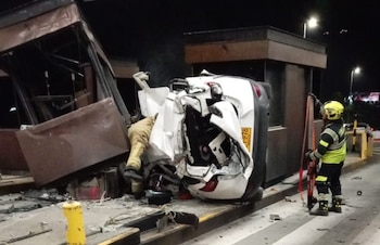 Las autoridades informaron que los servicios de emergencia atendieron a los heridos y removieron el vehículo siniestrado, lo que permitió la reapertura de la ruta hacia Medellín y Rionegro cerca del amanecer - crédito Suministrada / X