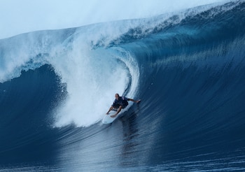 La preparación de Kelly Slater se centra en evitar lesiones y mantener el cuerpo en movimiento con movilidad, yoga, pilates y ejercicios de fuerza (REUTERS)