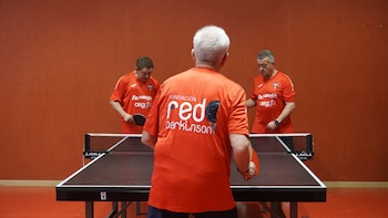 Ping pong contra el Parkinson, la curiosa terapia que mejora la calidad de vida de los pacientes: “Me exige mucho, pero cuanto más desafío, mejor”