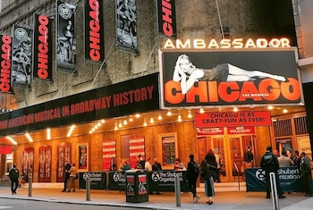 La producción del Ambassador Theatre es otra de las opciones disponibles dentro de la campaña de entradas 2x1.
