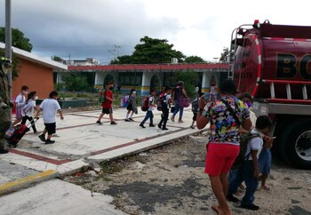 Los alumnos fueron evacuados de