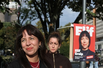 The Left Party (Die Linke) main candidate Elif Eralp reacts during a campaign meeting in front of Berlin's City Hall on September 18, 2026 as the election campaign for the Berlin state election draws to a close. Berlin's state election takes place on September 20, 2026. (Photo by Odd ANDERSEN / AFP)