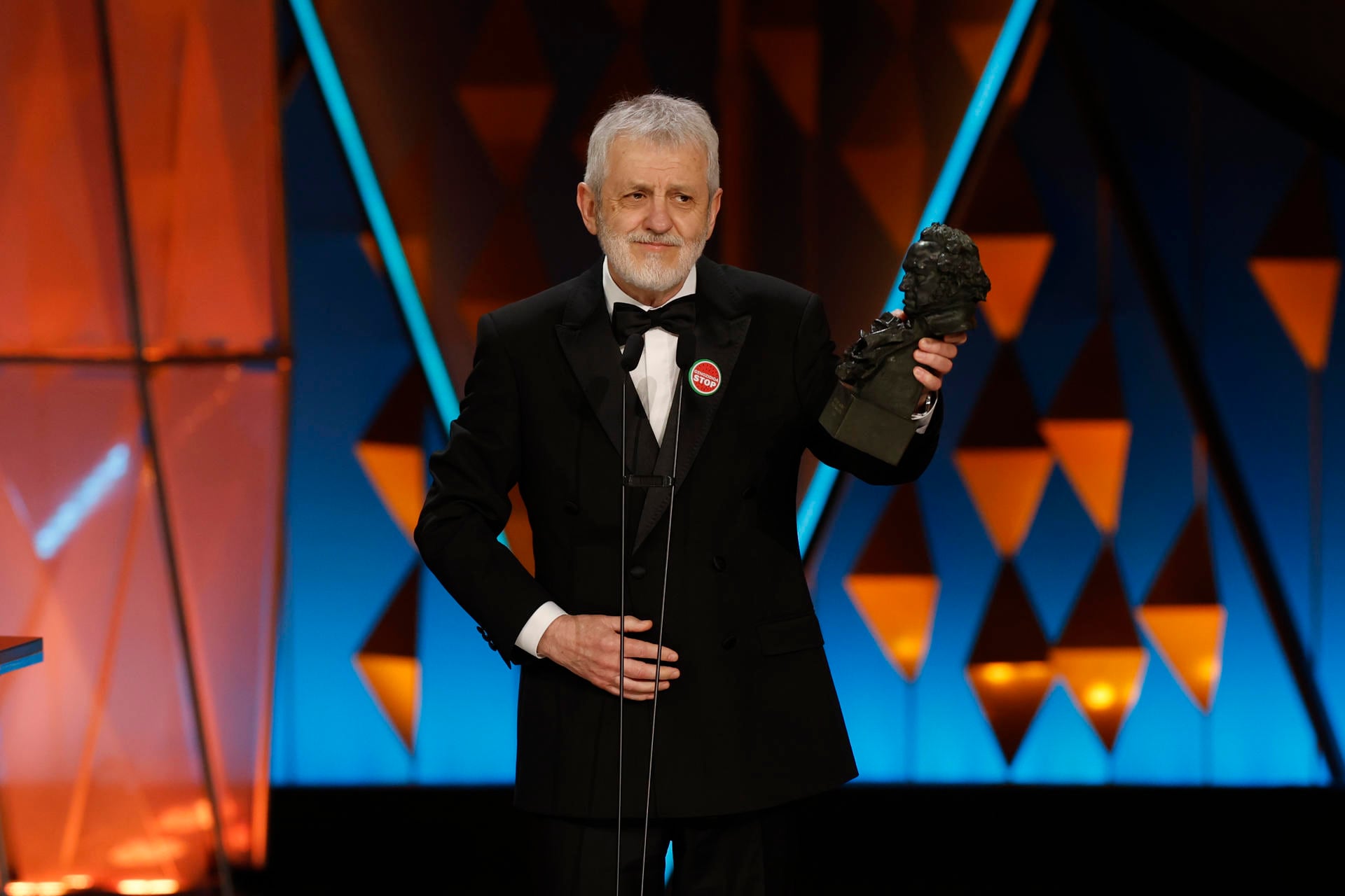 BARCELONA, 28/02/2026.- El actor José Ramón Soroiz recibe el Goya a mejor actor protagonista por su trabajo en ´Maspalomas´, durante la ceremonia de entrega de los Premios Goya en su 40 edición, este sábado en el Auditorio Fórum CCIB de Barcelona. EFE/Alberto Estévez