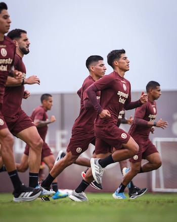 Piero Quispe ya empezó a entrenar con Universitario bajo las órdenes de Héctor Cúper en Campo Mar. - créditos: Universitario